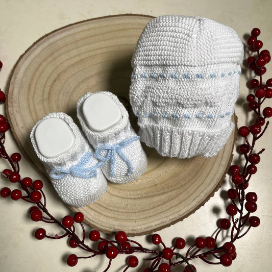 Ensemble chapeau et chaussures LaRocca blanc et bleu