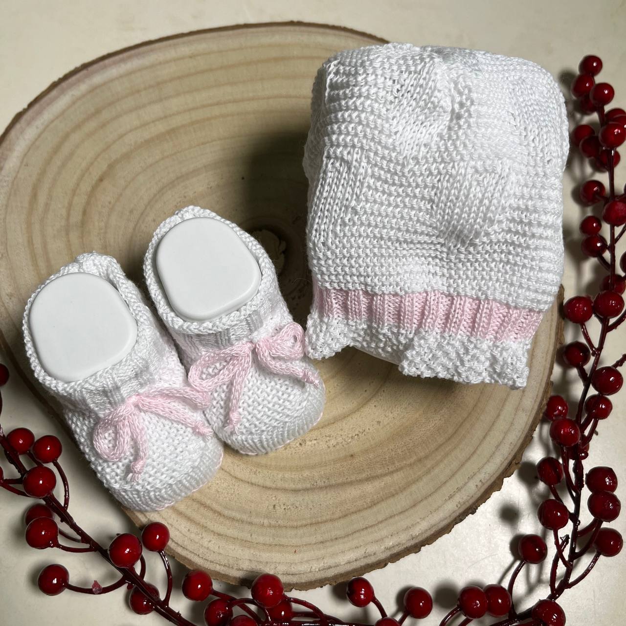 Ensemble chapeau et chaussures LaRocca blanc et rose