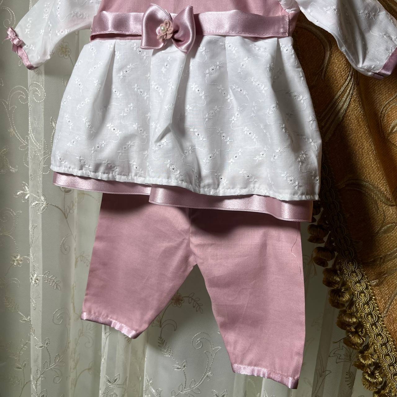 Coordonné BabyChic, Robe + Pantalon et Chaussures, 3 PCS,